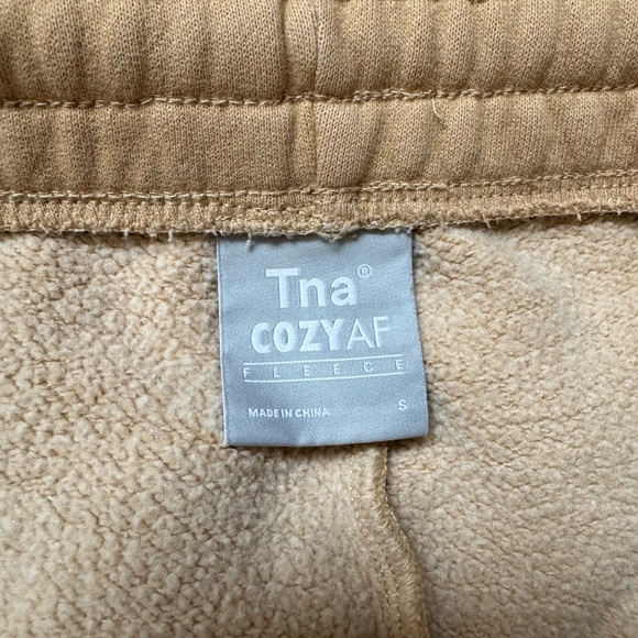 Women’s TNA Cozy AF Fleece Joggers - Picture 3 of 3